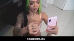 Redare Fratele vitreg obraznic se trezește pe sora vitregă fierbinte pentru o plimbare sălbatică de dimineață pe pula lui tare