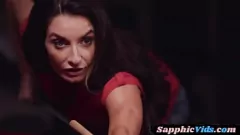 Redare Iubitori pasionați de lesbiene care se bucură de cunnilingus erotic la piscină și de sex oral