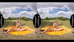 Redare Minunata roșcată Ornela Morgan se face plăcere în aer liber în această sesiune VR aburindă solo, frecându-și păsărica ras până la un orgasm uluitor.