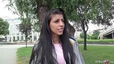 Abspielen Studentin im Park erobert und zum Sex nach Hause gebracht