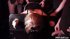 Redare Porno Cu Trei Hoti Ce Stau La Rand Sa Futa O Blonda