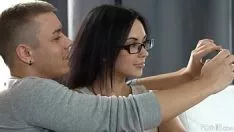 Redare Zici Ca E O Papuse Dar E Bine Facuta Si Se Fute De Milioane