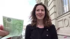 Abspielen 100 Euro für Sex auf der Straße bezahlt