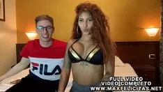 Una figa nera a cui piace scopare nerd con grossi cazzi