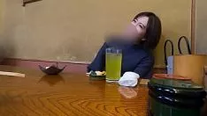 Abspielen Die Asiatin serviert Frühstück und hat dann eine Partie Analsex