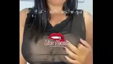 Abspielen Vor dem Schlafengehen will diese brünette MILF mit Brustwarzenpiercings viel