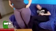 Afspelen pornofilms met lange vrouwen eindigen in haar kutje xxx