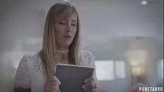 Afspelen Zelfs als ze grote borsten heeft, wil deze blondine met prachtige borsten nog steeds geneukt worden