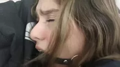 Oynat Utangaç Üvey Kız Kardeşim Odamda Oynamak İstiyor ve Sonunda Bir Profesyonel Gibi Sikimi Sürmeye Başlıyor. HL