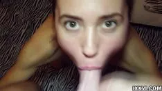Jouer Brunette suce une bite pendant 20 minutes et avale tout