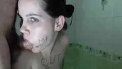 Reproduzir Petite morena pornstar dá boquete intenso e faz tratamento facial em serviço de sexo
