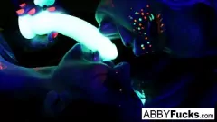 Odtwórz Mokro i dziko: Abigail Mac i Ava Addams podczas sprośnego lesbijskiego spotkania
