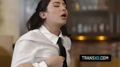 Reproducir Khloe Kay y Jane Wilde: Acción de transeúnte caliente detrás del mostrador