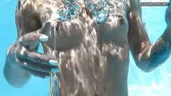 Jouer Pornstar ungherese Zazie Skymm Nudo Swim & Poolside Fuck