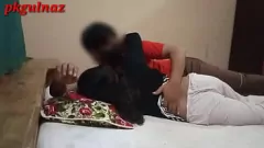 Reproduzir A menina hindi de áudio desi desce com o padras