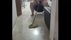 Odtwórz Dirty Housewife Coolmarina robi się perwersyjnie z mopem