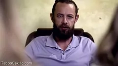Redare Școlari mici în triplă sălbatică cu mâncarea de adâncime și de păsărică
